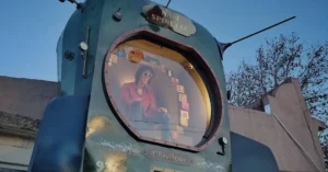 La nave que un fanático de Spinetta le construyó en Chivilcoy