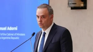 Manuel Adorni, vocero presidencial, imputado por presunto enriquecimiento ilícito