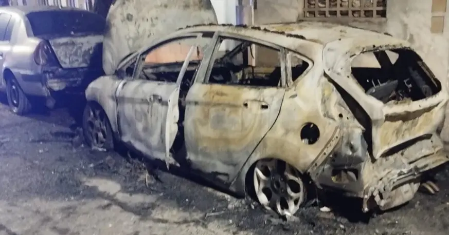 Incendiaron dos autos durante el partido de Central