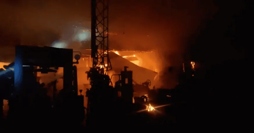 Un incendio destruyó un taller abandonado en zona sur