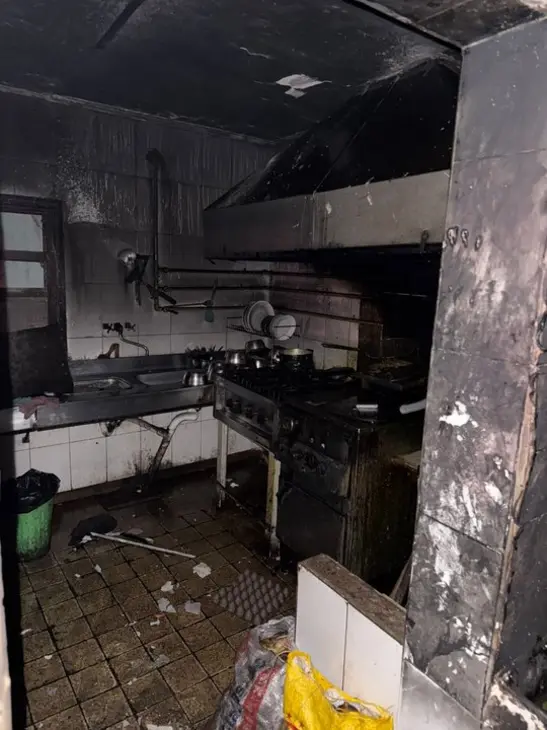 Incendio en la cocina de una tradicional parrilla del centro