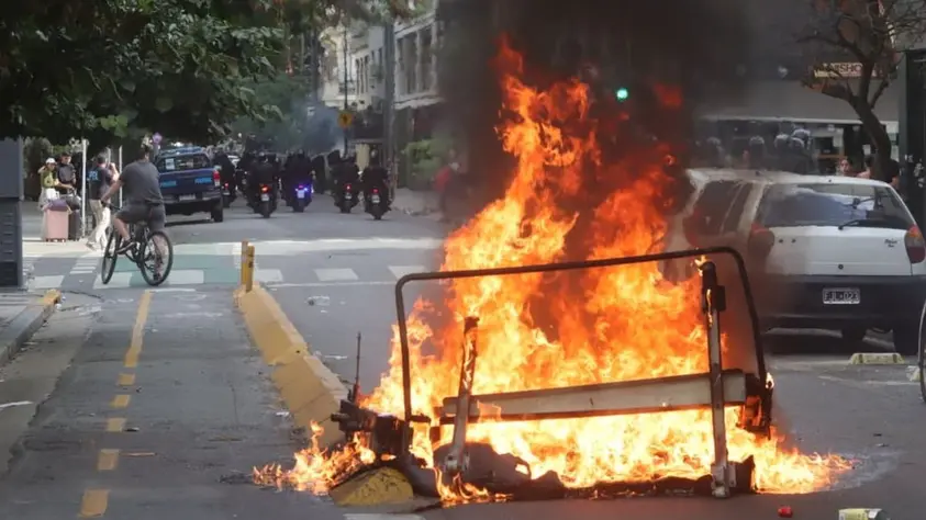 Incidentes y 15 detenidos en marcha contra la reforma laboral
