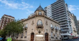 Demoran el aval para la construcción de un nuevo edificio cerca del Monumento