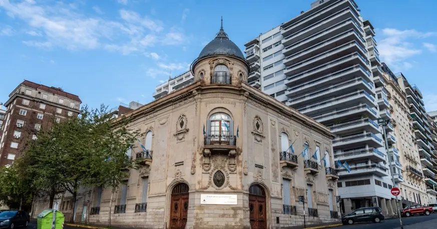 El Concejo Municipal de Rosario avanzará con una iniciativa que apunta a reforzar la red de cuidado y acompañamiento para mujeres que sostienen solas sus hogares, en un contexto de crisis económica y social que profundiza desigualdades.