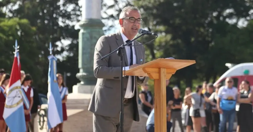 Javkin reivindicó la autonomía y llamó a blindar la paz en Rosario