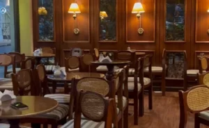 Entramos al mítico Bar de Tribunales que reabre sus puertas en septiembre