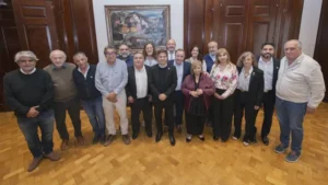 Kicillof reunió a gremios y provincias contra la reforma laboral