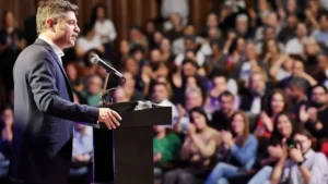 Kicillof viajará a España para buscar inversiones y apoyo político