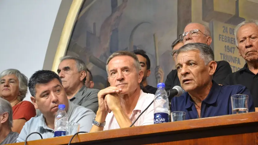 La CGT marcha a Plaza de Mayo y acusa tope a paritarias