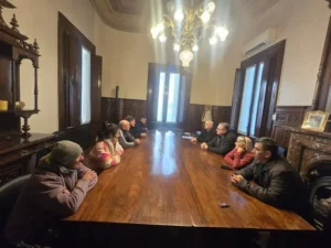 La Iglesia rosarina pide regular y no prohibir a los cuidacoches