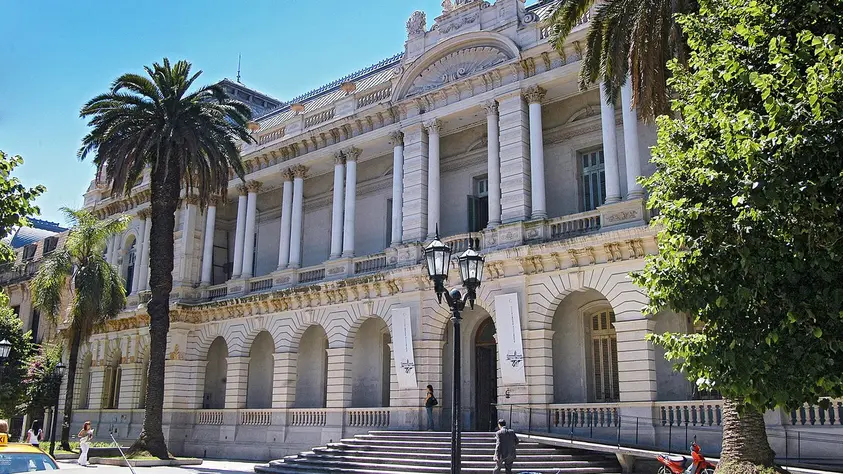 La UNR se suma a la vigilia federal por la educación pública
