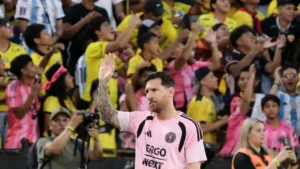 Lionel Messi preocupado durante un partido con Inter Miami