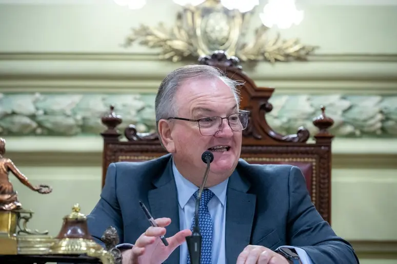 Ley de municipios: media sanción y pulseada política