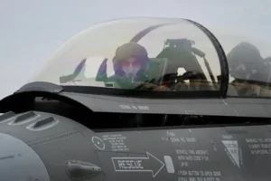 Llegaron seis cazas F-16 y se suman a la Fuerza Aérea