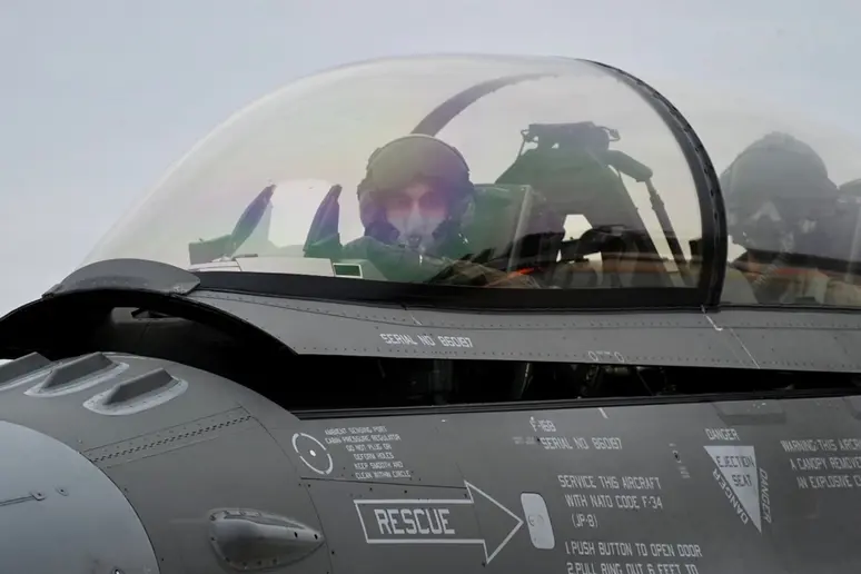 Llegaron seis cazas F-16 y se suman a la Fuerza Aérea