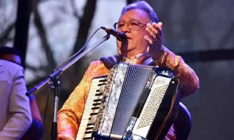 Marcos Camino se baja de los escenarios pero sigue en Los Palmeras