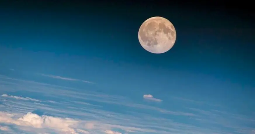 Microluna Azul: cómo ver el raro fenómeno de mayo en Rosario