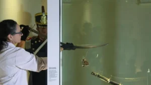 Javier Milei encabeza un acto con el Regimiento de Granaderos