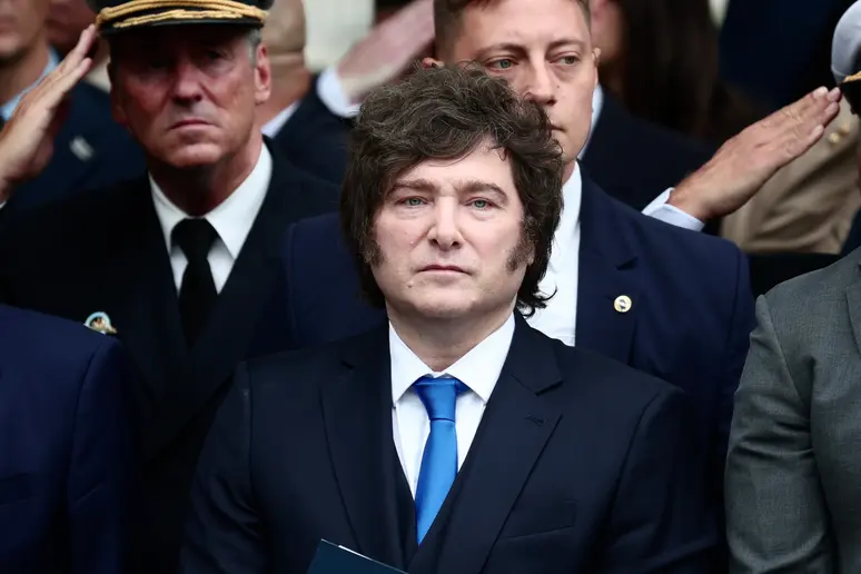 Milei enfrenta datos favorables y una caída en su imagen