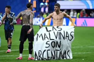 Milei relativizó posible sanción por bandera de Malvinas