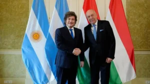 Javier Milei junto al presidente de Hungría en Budapest