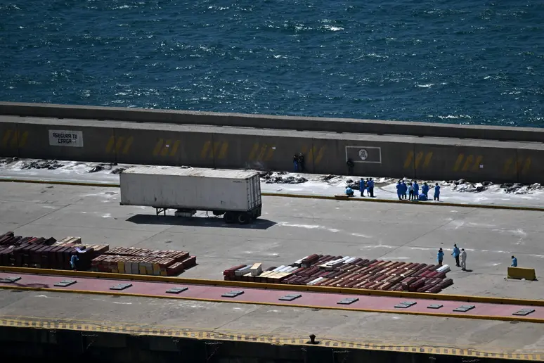 Morgue improvisada en La Guaira tras los terremotos
