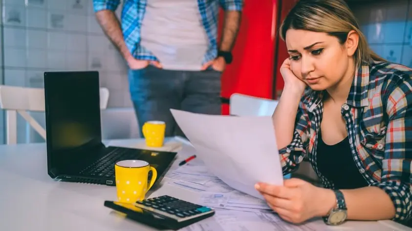 Morosidad récord: se dispara la deuda en jóvenes y jubilados