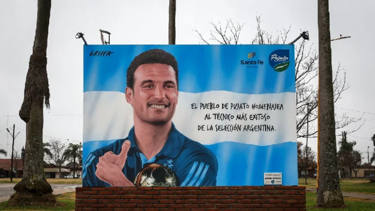 El creador del mural de Scaloni en Pujato en Rosario La Ciudad