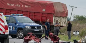 Patrullero y ambulancia intervienen en un siniestro vial