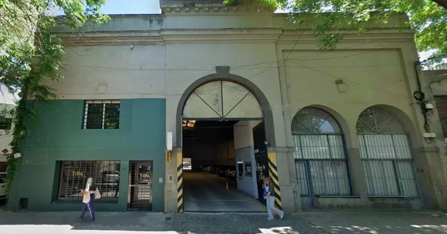 Murió un trabajador al caer del techo de una cochera en Abasto