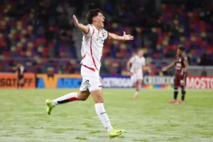 Newell’s asegura a Scarpeccio y firma el primer contrato de Thomas Ríos