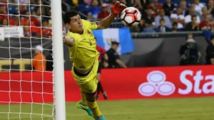Newell’s evalúa a Carlos Lampe tras la lesión de Arias