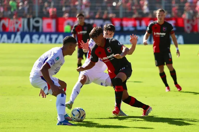 Newell’s se aseguró la continuidad de tres futbolistas formados en el club, que hoy son parte del once titular y proyectan ser la base del equipo en los próximos años.