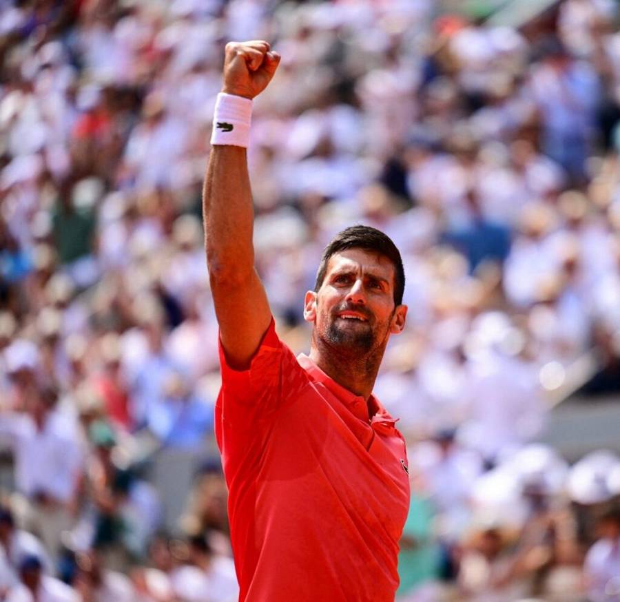 El serbio obtuvo su tercer trofeo del Grand Slam francés y se metió en la historia al cosechar 23 títulos de esta importancia, superando a Nadal, con 22.