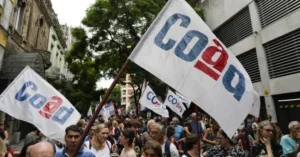 Paro total y ruidazo universitario sacuden las calles de Rosario