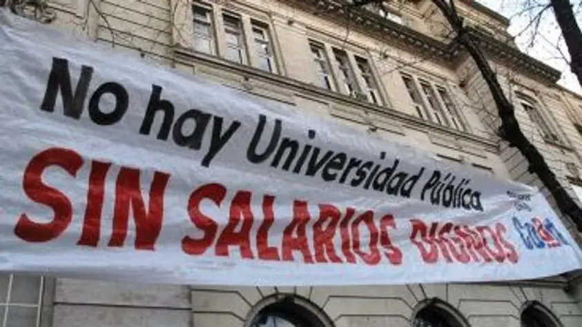 Universitarios de Rosario paran por ley de financiamiento