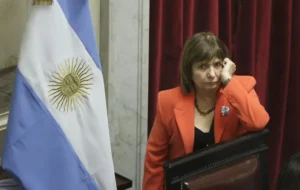 Bullrich celebró la salida de Adorni y habló de un "nuevo aire"