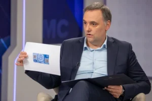 Gobernadores piden a Milei definir el futuro de Adorni