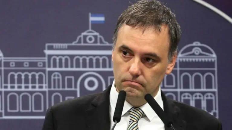 Piden levantar el secreto bancario de Manuel Adorni