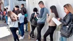 Pobreza y empleo: más horas de trabajo, menos salario real