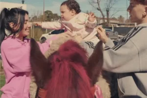 Polémica por el pony que el Colo Barco regaló a su hija