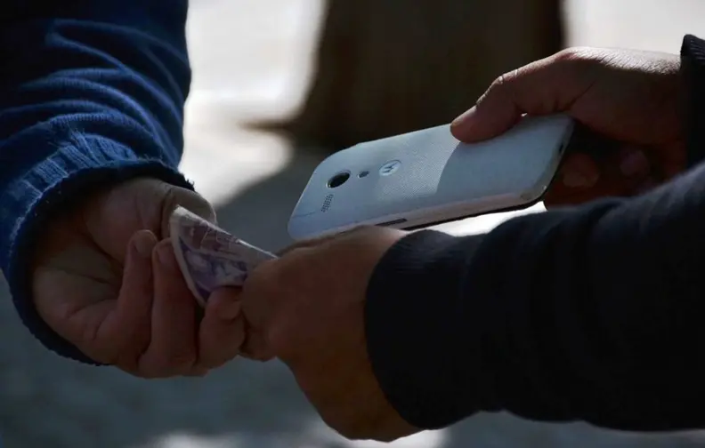 Pullaro busca crear un registro para frenar celulares robados