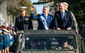 Pullaro y Llaryora reclaman federalismo y marcan distancia