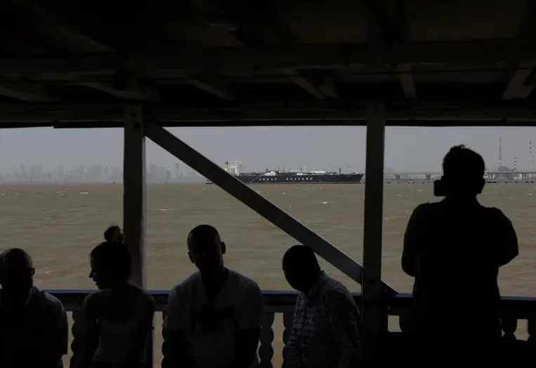 Qué barcos vuelven a cruzar el estrecho de Ormuz