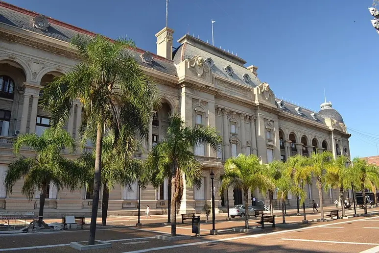 Recorte al salario estatal sostiene el ajuste en Santa Fe