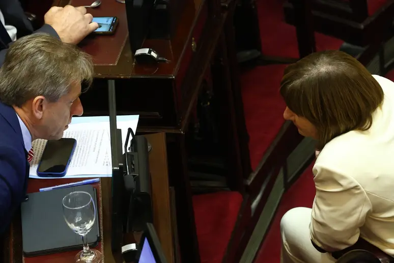 Reforma política en el Senado: presión por ficha limpia