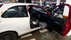 niño encerrado auto en el Portal