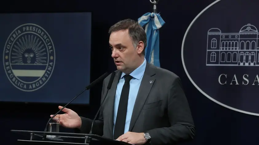 Un documento del Registro de la Propiedad Inmueble expuso nuevas detalles sobre la compra del departamento de Manuel Adorni en el barrio porteño de Caballito, en una operación en dólares que vuelve a ubicar al jefe de Gabinete en el centro del debate público.