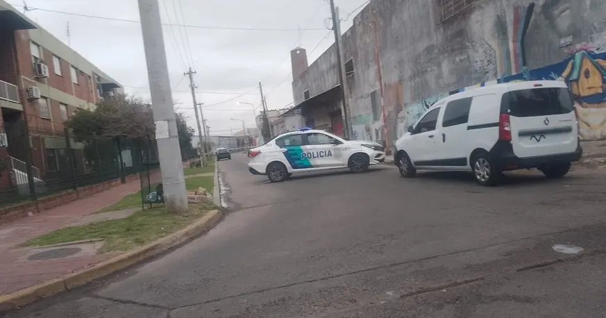 Roban una camioneta y matan a un policía en Villa Domínico