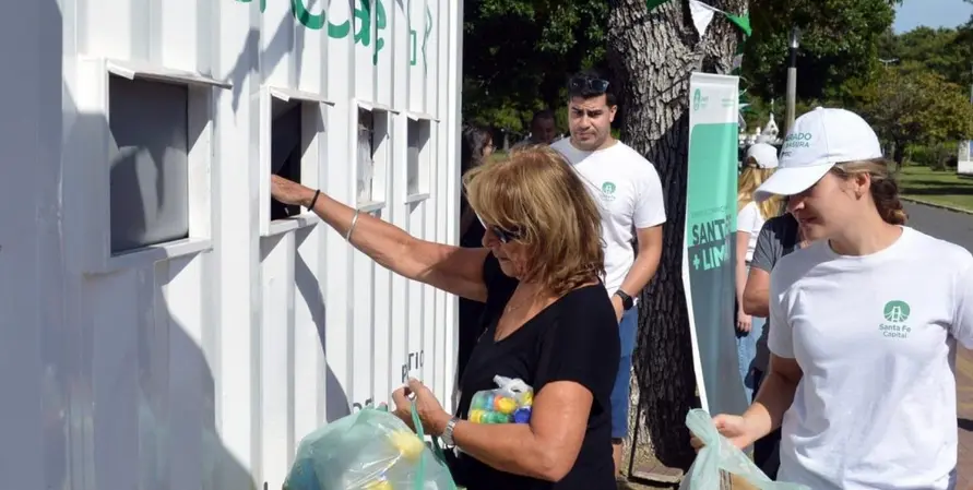 Rosario impulsa un plan de puntos para reciclar en Ecopuntos